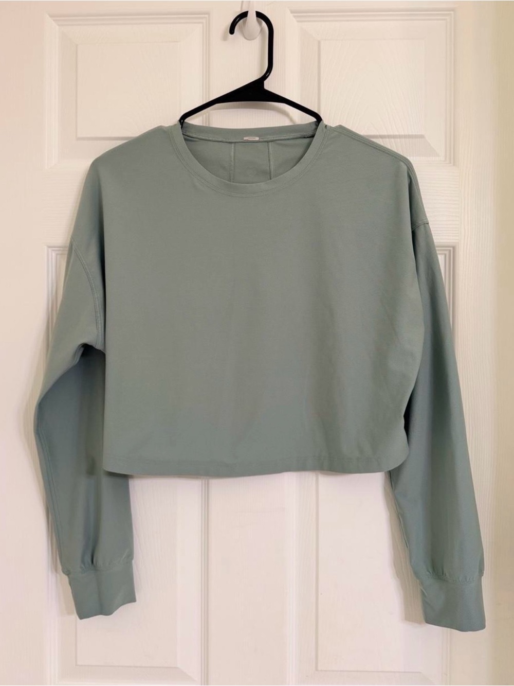 lululemon athletica Cropped Long Sleeve Tee in Sage